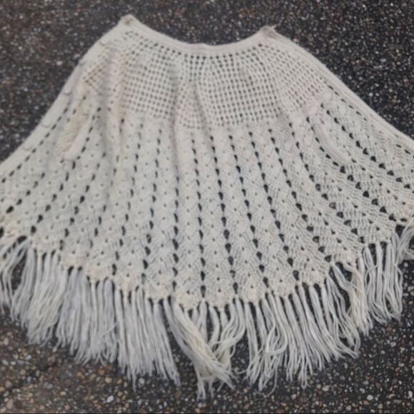Vintage 1970s crochet hippie poncho cape extra long with fringe - Picture 2 of 7